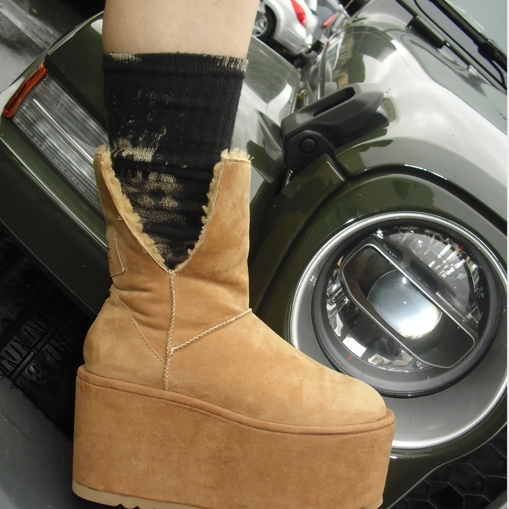 Atmosphere - Dolls Kill Tan Shearling Platform Boots - US SIZE 9